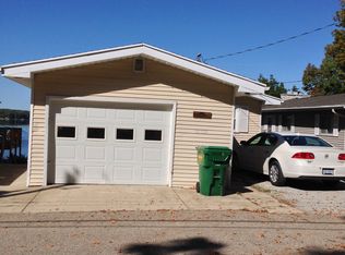 33156 & 33156-1/2 Hunt Dr, Dowagiac, MI 49047