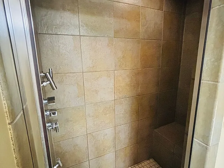 2 Bedroom, 1 Bath Apartment — Photo 5
