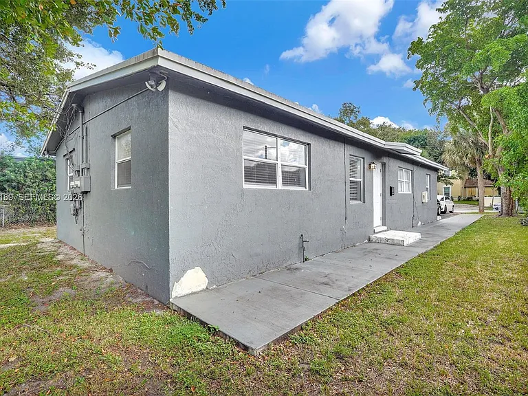 746 SW 4th St #1 — Photo 31