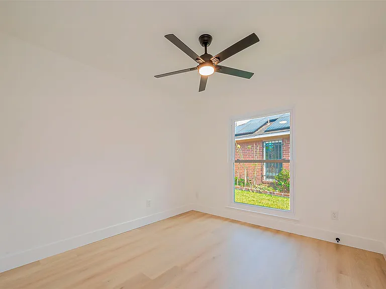 3010 Bandell Dr — Photo 17