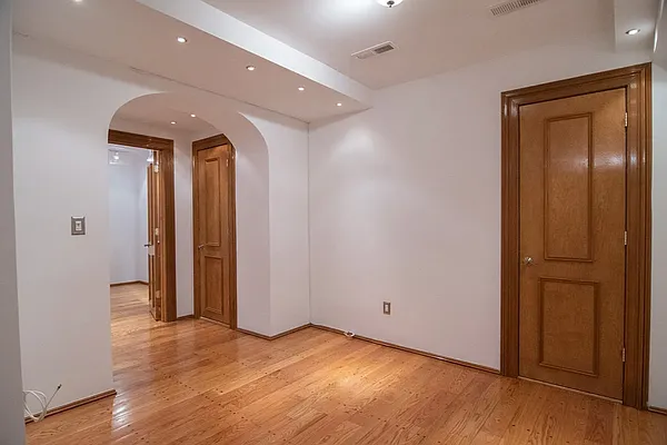 Rented by WAM Partners - William Moses Co. | media 6