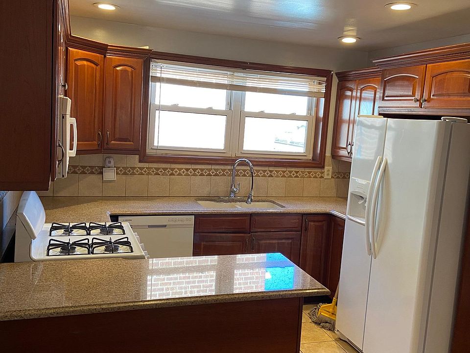 1st image of 2422 Wilson Ave #2