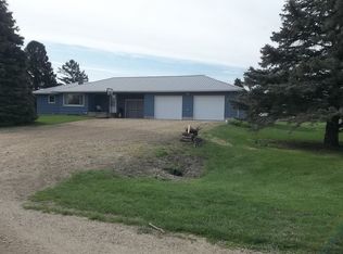 735 Judson Fort Rd E, Lake Crystal, MN 56055