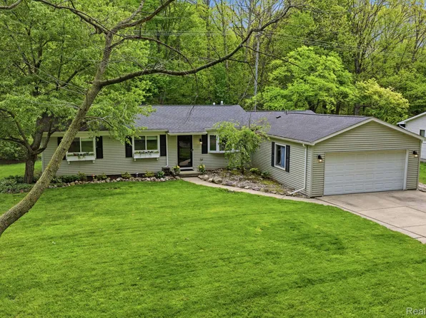 58032 Robroy St, Washington, MI 48094