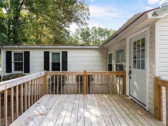 3rd image of 204 Simpson Cir NE