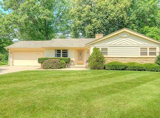 2004 Greenfield Ln, Rockford, IL 61107