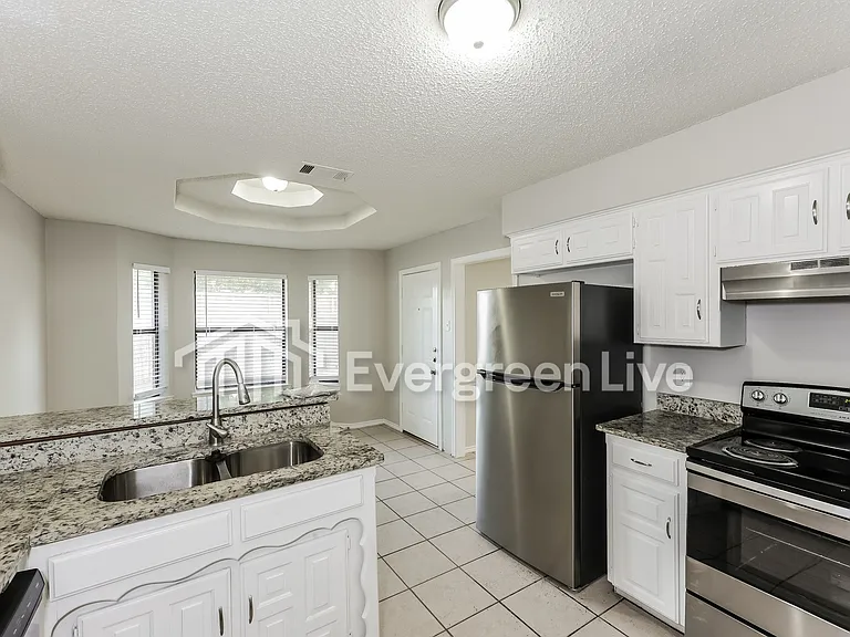 2401 Willow Oak Dr — Photo 6
