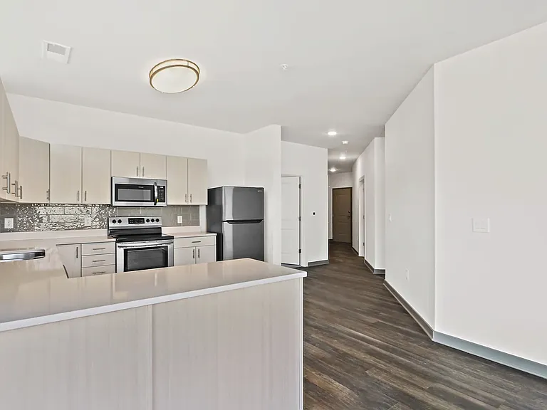 Metropolis Apartments — Photo 18