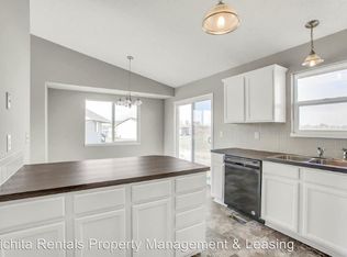 5414 S Elmhurst Cir, Wichita, KS 67216