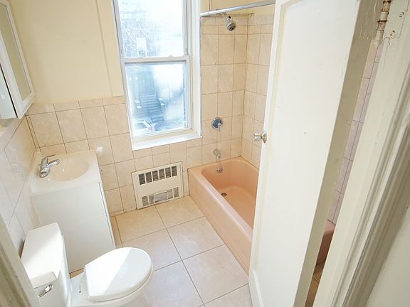 5th image of 427 Sterling St #2
