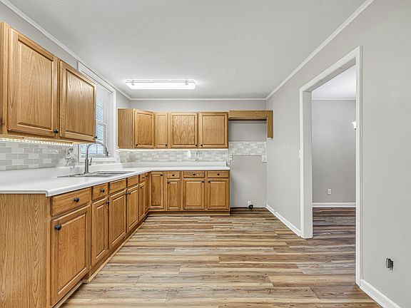 3rd image of 401 Main St