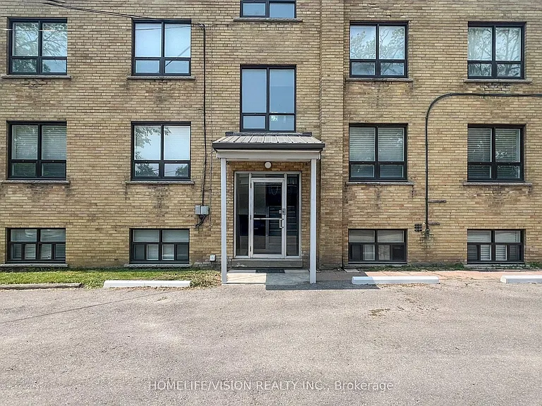 9901 Yonge St #4 — Photo 32