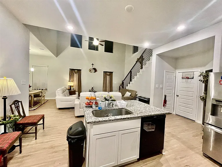 1055 Bluebonnet Trl — Photo 6