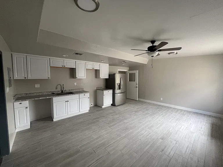 224 E Alice Ave #C — Photo 2