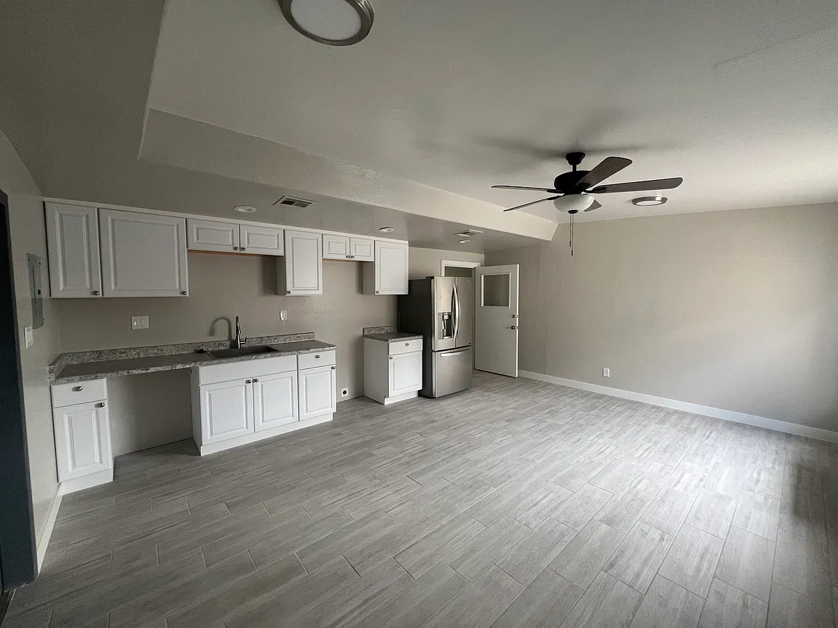 Building Photo - 224 E Alice Ave #C