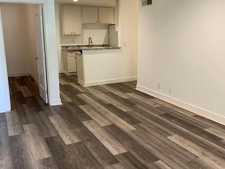 259 N Capitol Ave — Photo 18