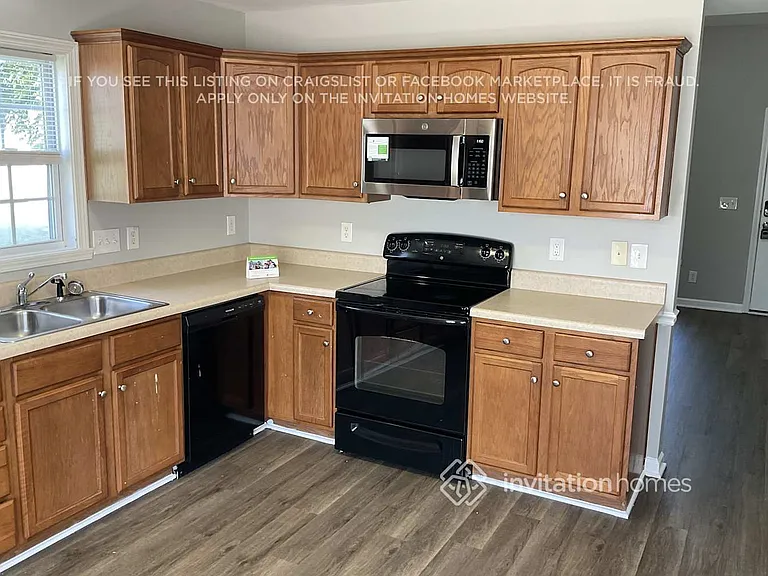 4200 Youngstown Dr — Photo 6