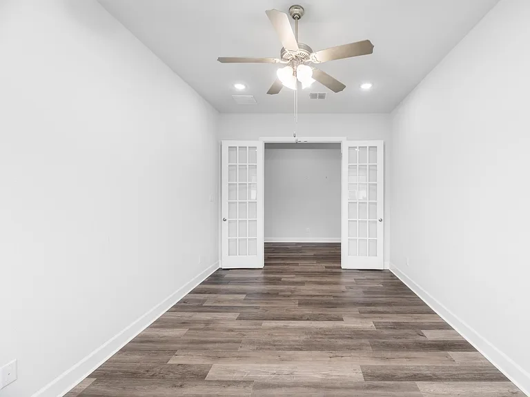 500 Samaritan Dr — Photo 20