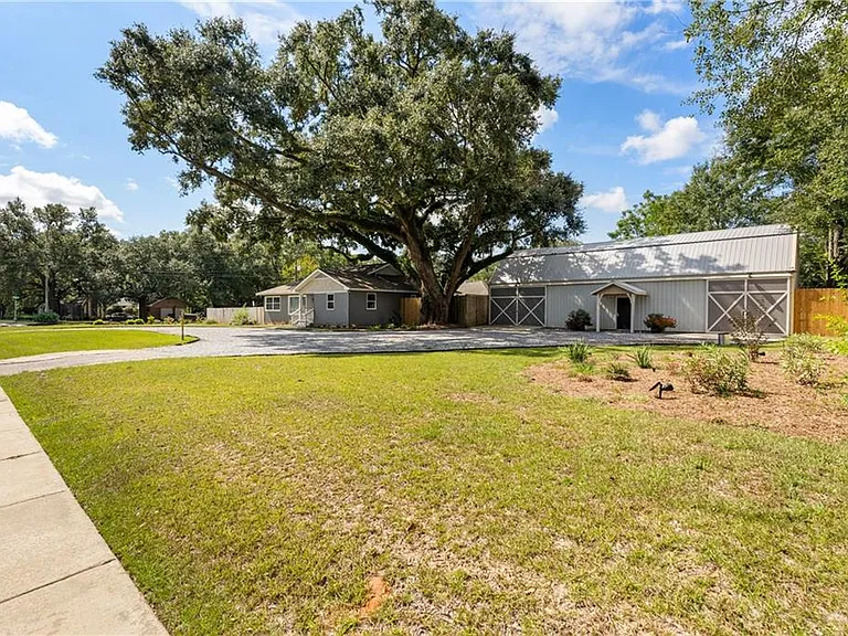 2762 Hillcrest Rd — Photo 20