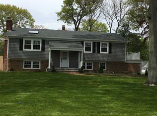 1 Wynville Ct, Coram, NY 11727