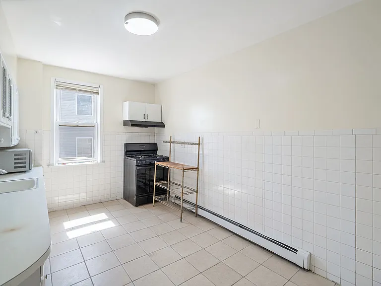 230-236 Trumbull St #B — Photo 7