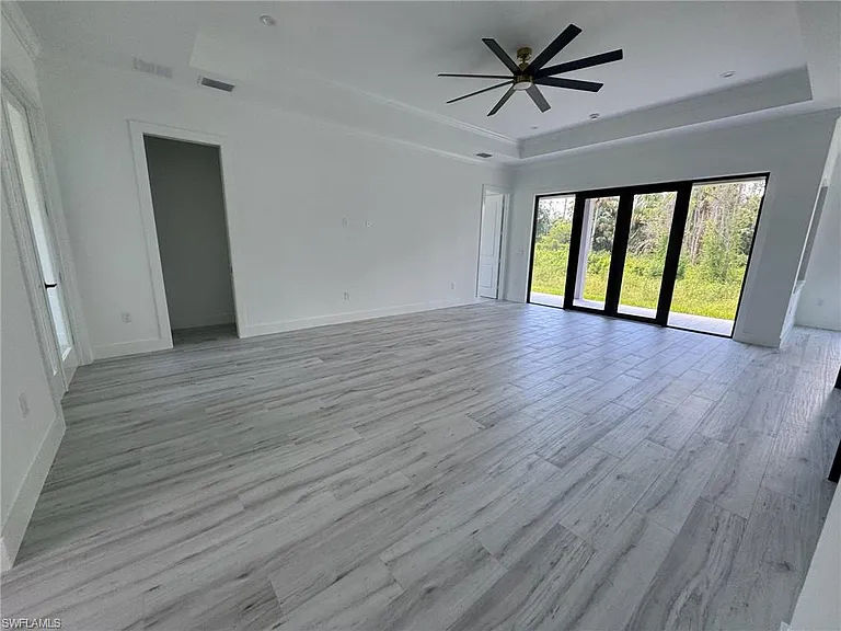 308 Golden Gate Blvd E — Photo 15