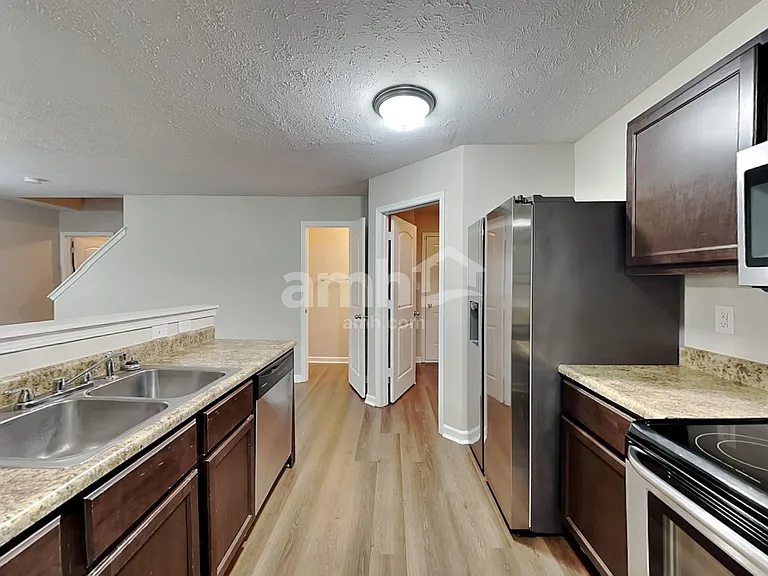 2364 Blackthorn Dr — Photo 3