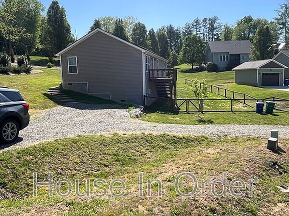 2nd image of 102 Zoeys Cove Rd