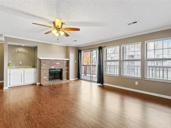 224 Shirley Ridge Dr, Saint Charles, MO 63304