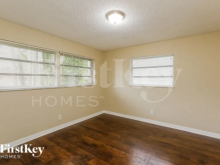 1261 NW 75th Ter — Photo 12