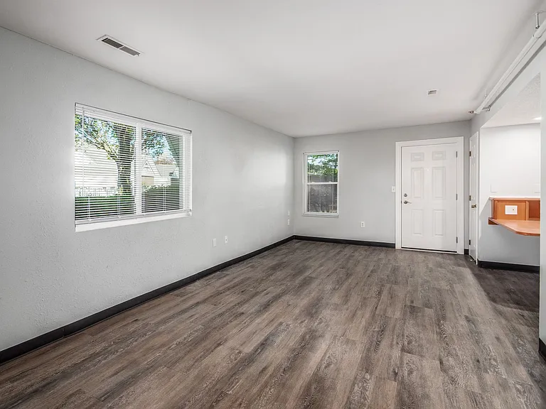 ReVi Columbus East — Photo 8