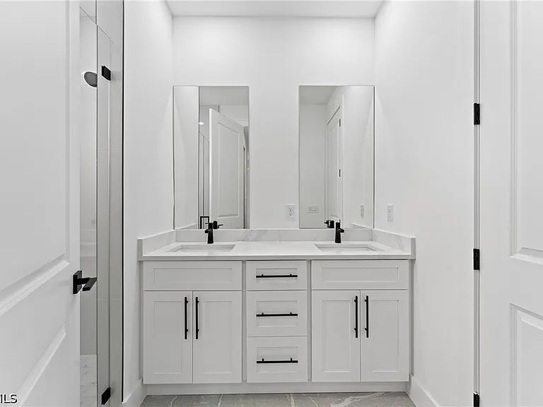 1024 Chauncey Ave — Photo 13