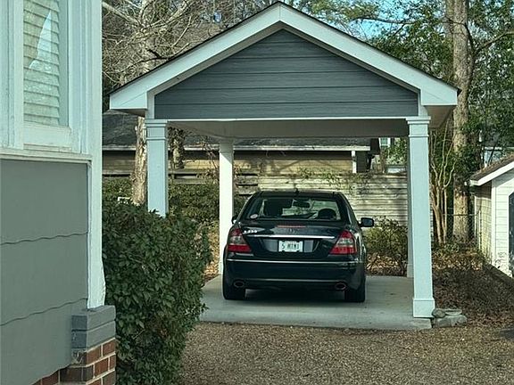 2nd image of 307 E 11th St SE