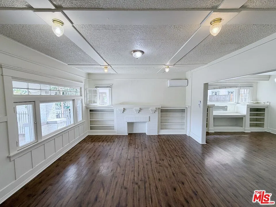 3 bed, 1.0 bath, 1340 sqft, $2,695 — Photo 3