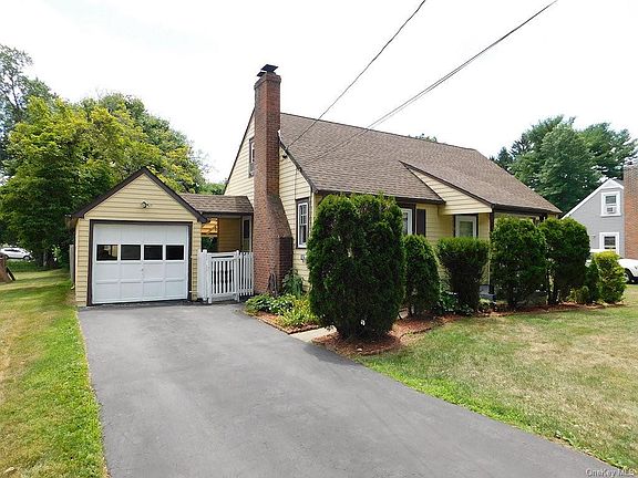 2nd image of 6 Fuller Ln