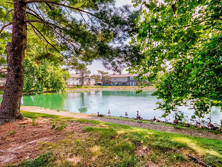 Twin Lakes Apartments of Carmel — Photo 8