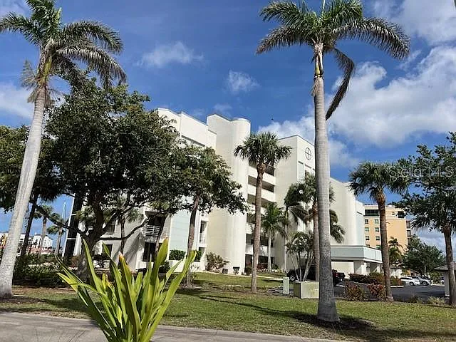 2 bed, 2.0 bath, 1148 sqft, $5,200 — Photo 3