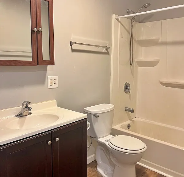 27 E Main St #D — Photo 4