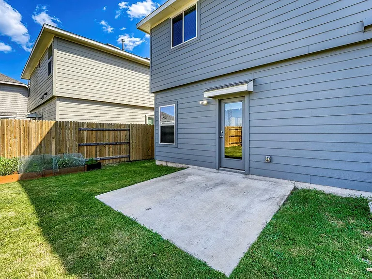 202 Driftwood Ln — Photo 22