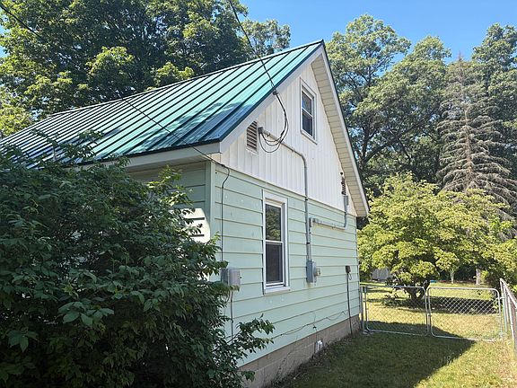 4th image of 575 S Wolf Lake Rd