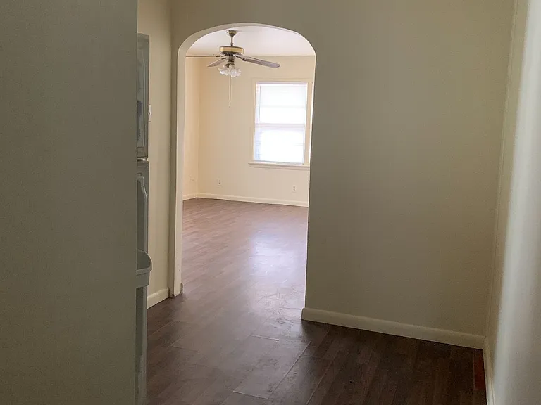 2 bed, 1.0 bath, 800 sqft, $800 — Photo 11