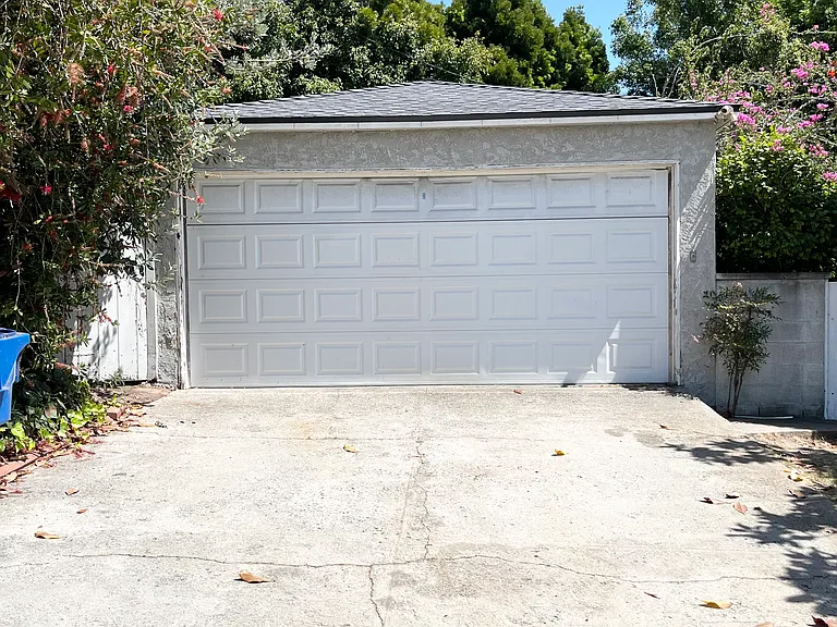 8000 Chase Ave — Photo 20