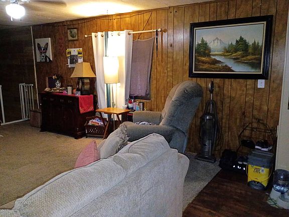 5th image of 102 Cedar St