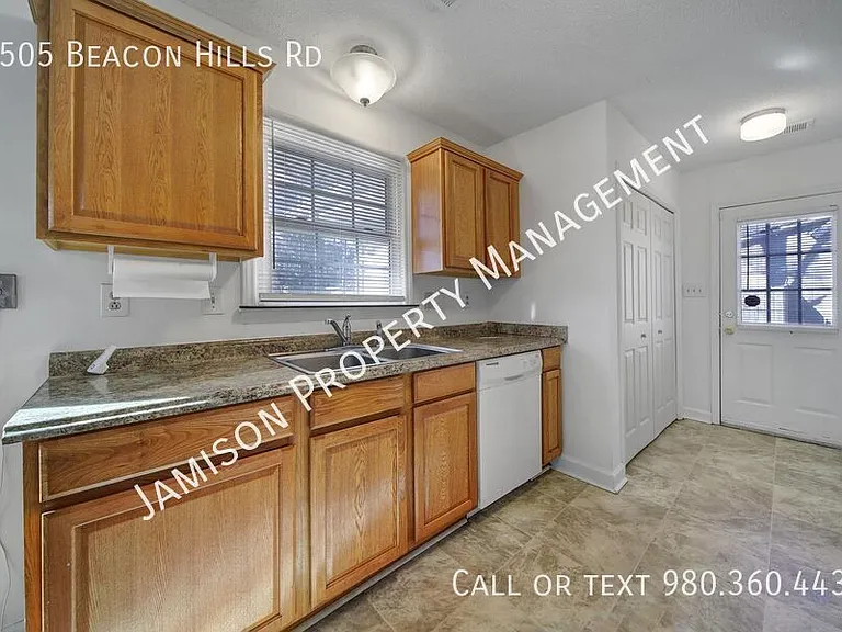 8505 Beacon Hills Rd — Photo 8