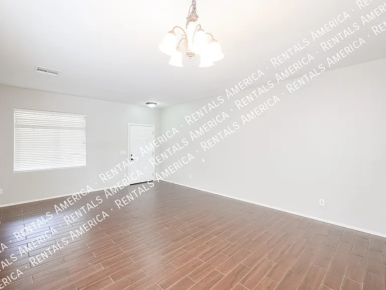 4563 E Oxford Ln — Photo 6