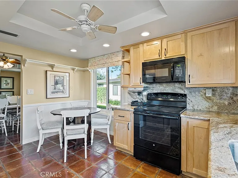 17 Toledo Dr — Photo 3