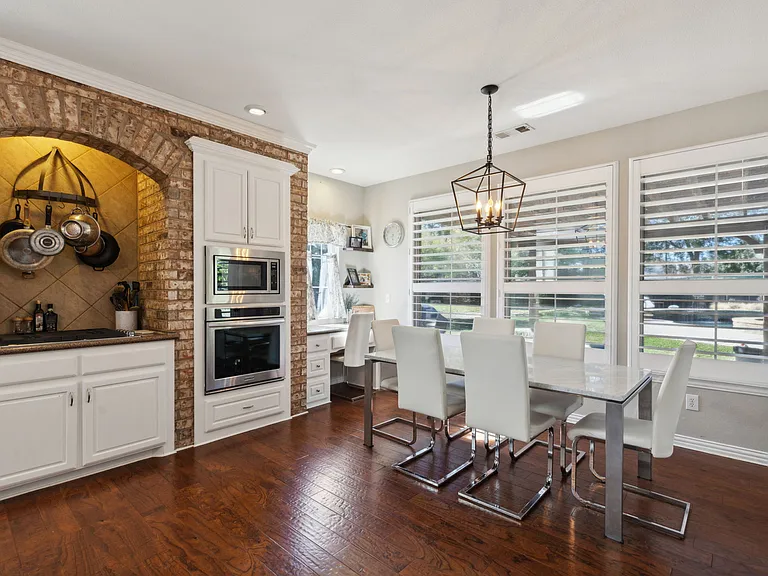 5801 Hathaway Dr — Photo 17