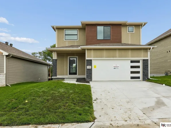 11302 Portage Cir, Papillion, NE 68046