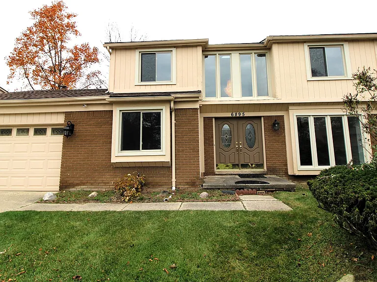 6895 Indian Creek Dr — Photo 1