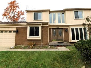 6895 Indian Creek Dr, West Bloomfield, MI 48322